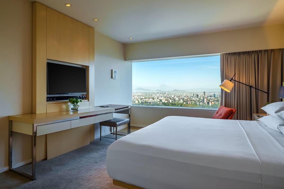 Egyptian cotton sheets, premium bedding, Select Comfort beds, minibar