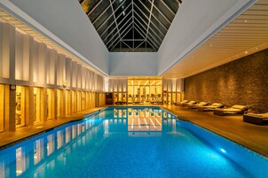Indoor pool, sun loungers