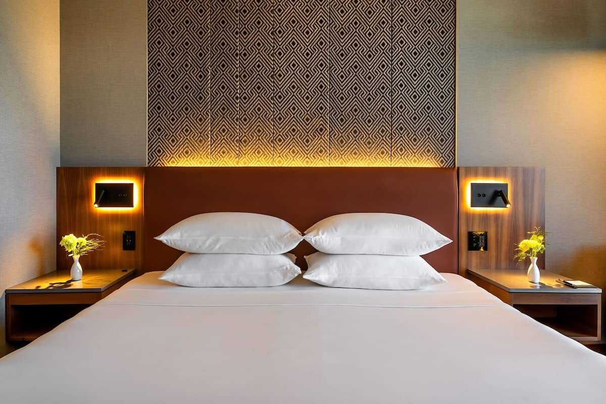 Egyptian cotton sheets, premium bedding, Select Comfort beds, minibar