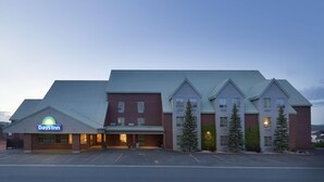 A Days Inn hotel with a brick facade, multiple windows, and a parking lot. - Days Inn by Wyndham Dalhousie (Dalhousie)