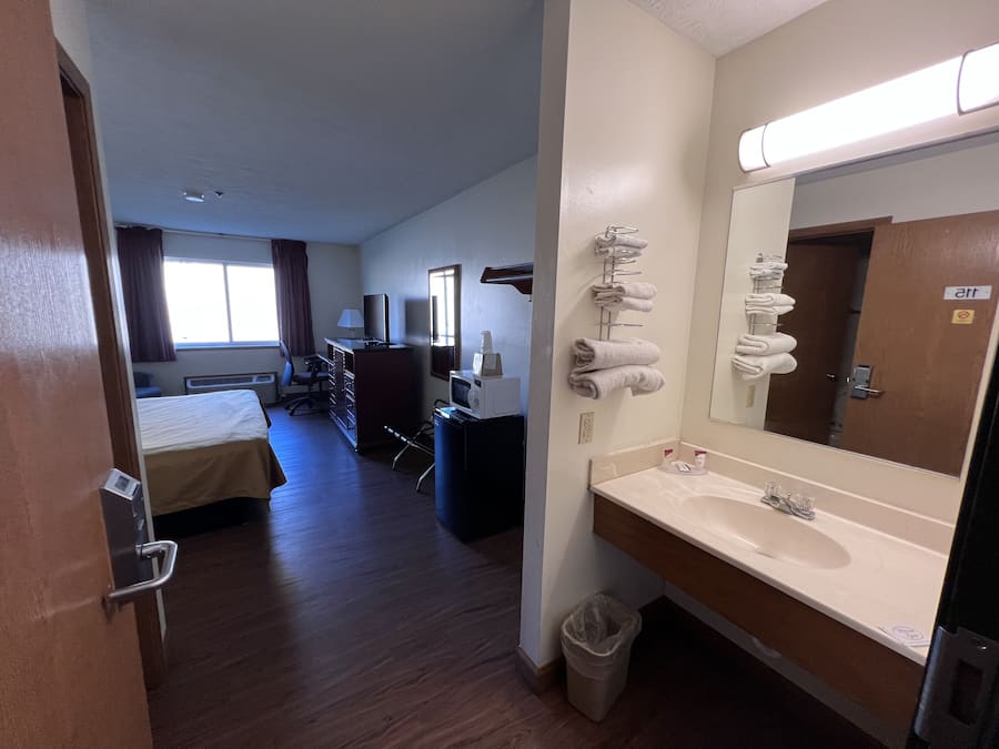 Habitación estándar, 1 cama de matrimonio grande | 1 dormitorio, ropa de cama de alta calidad, escritorio