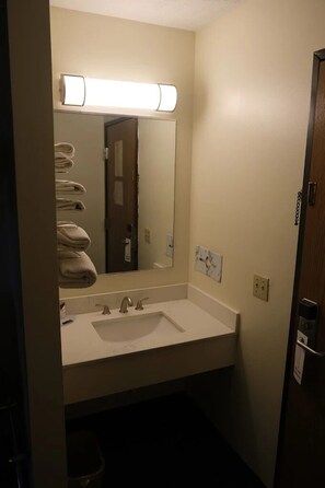 Towels - Fairbridge Inn Express Chesterton (Chesterton)