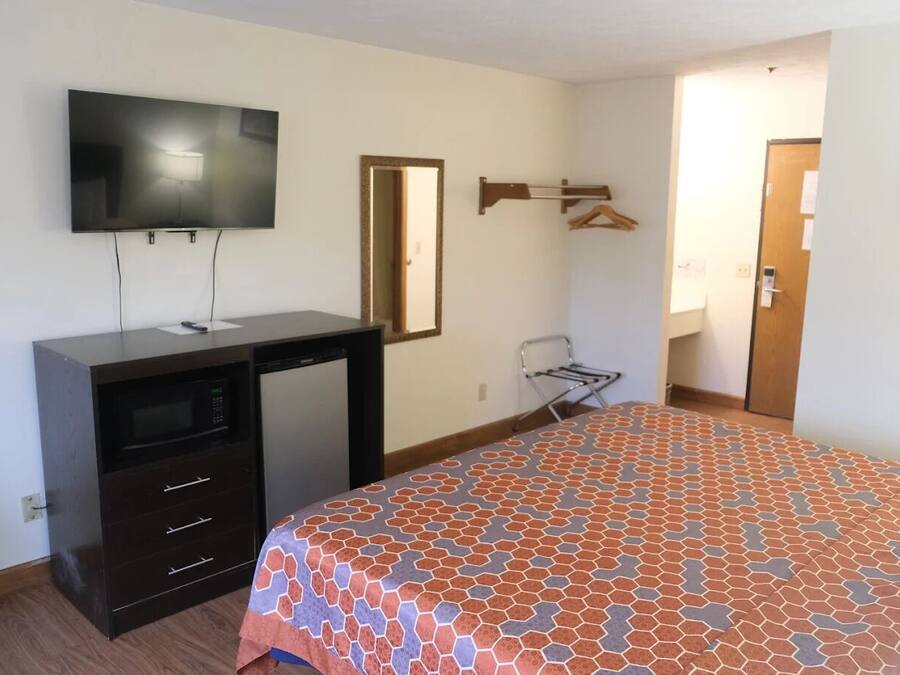 1 bedroom, premium bedding, desk, iron/ironing board