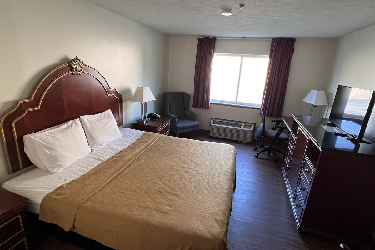 1 bedroom, premium bedding, desk, iron/ironing board