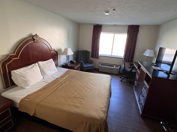 1 غرفة نوم وأغطية فراش متميزة ومكتب ومكواة/لوح كي