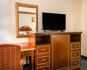 Standard Room, 1 King Bed | Premium bedding, desk, iron/ironing board, free WiFi