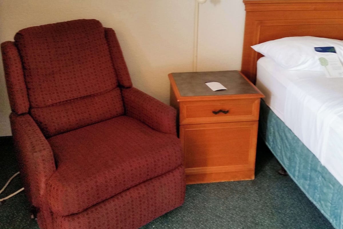 Free WiFi, bed sheets