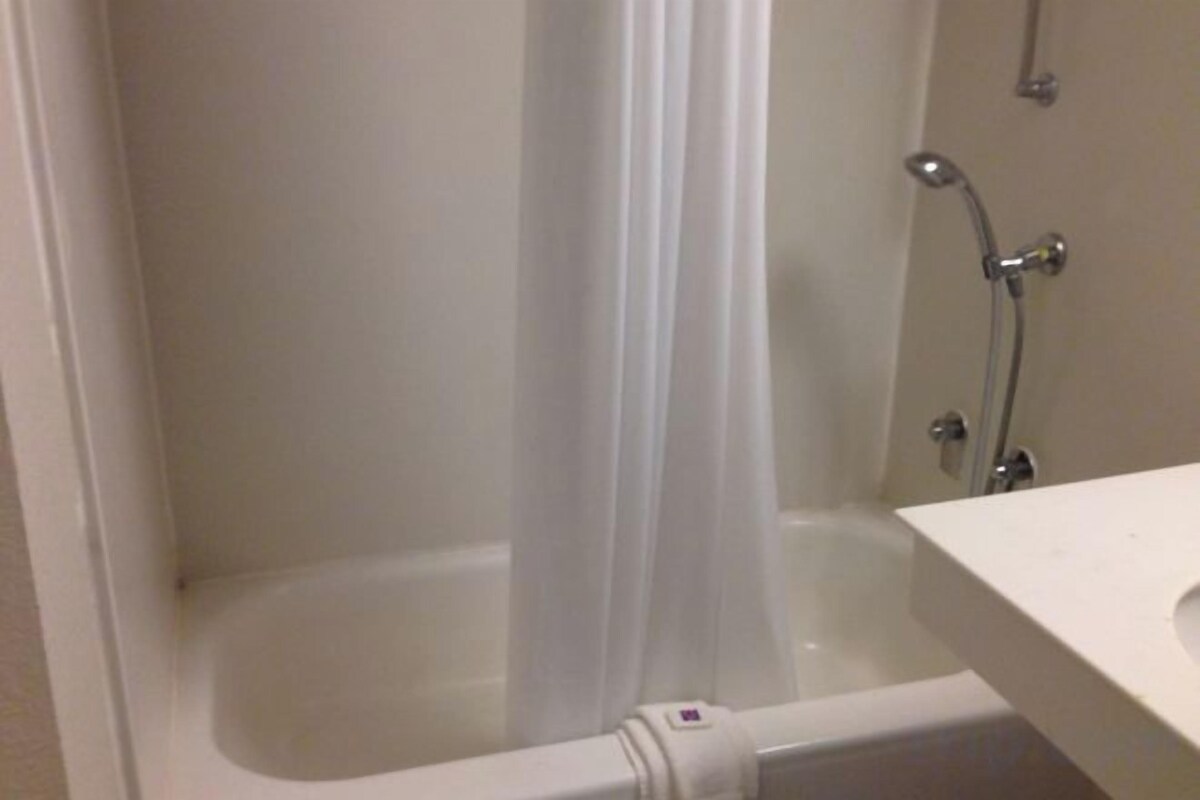 Shower, towels