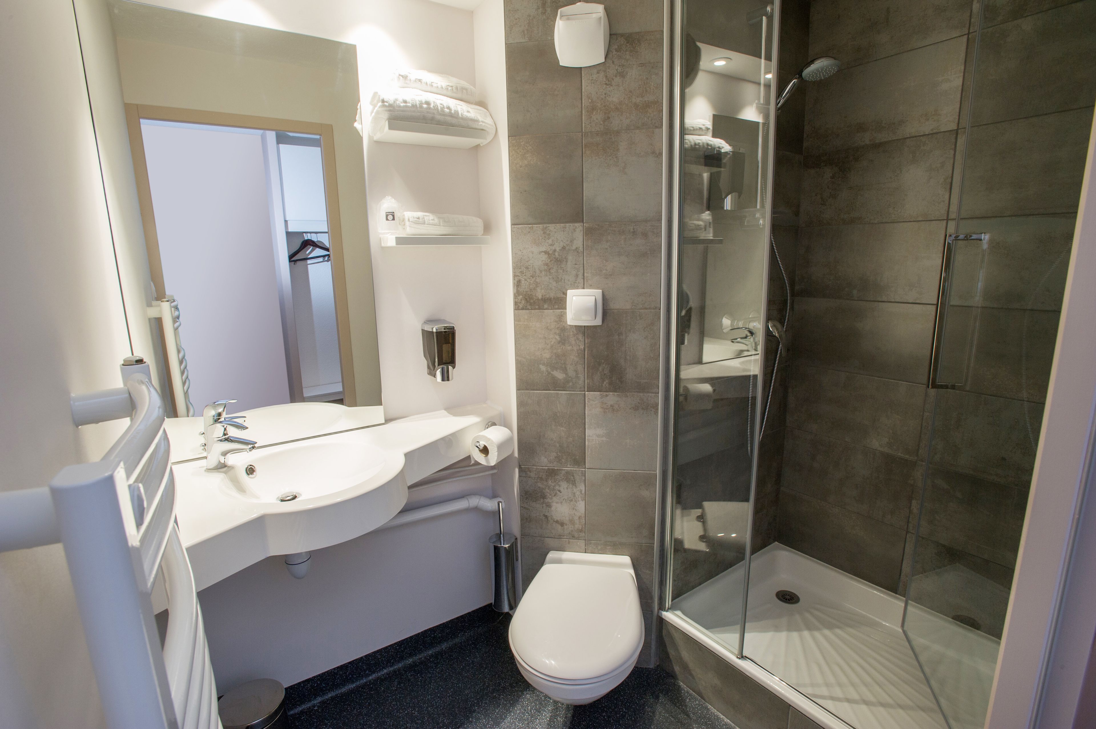 shower, free toiletries, towels