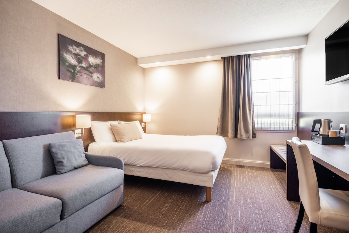 Kamar Double Superior | Seprai premium, meja kerja, tirai kedap cahaya, dan kedap suara