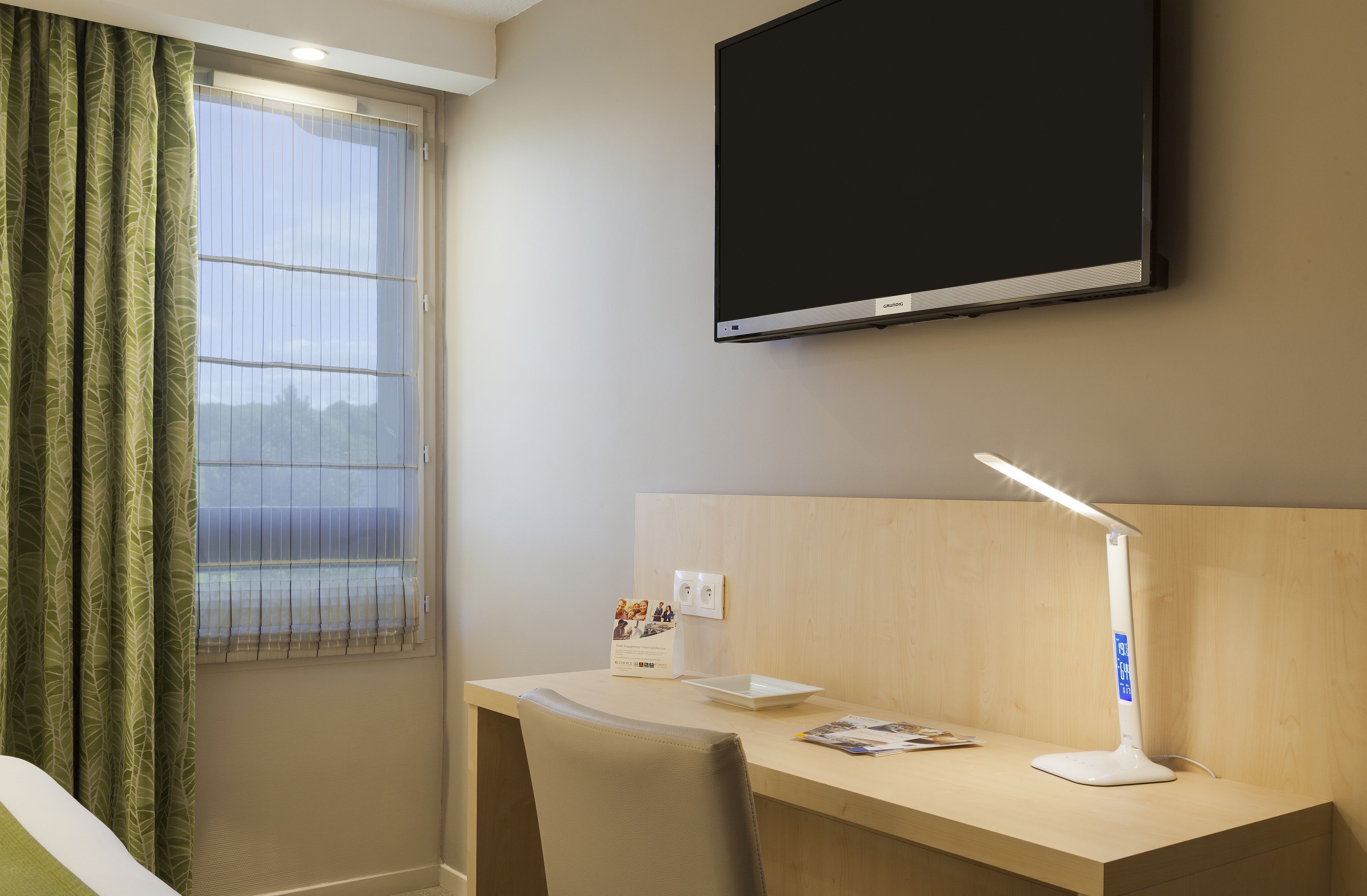 superior room, non smoking | in-room business centre