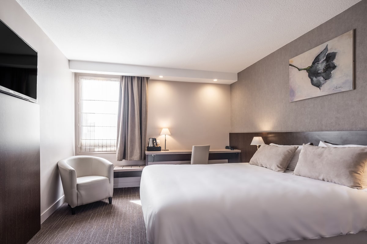 1 bedroom, premium bedding, individually decorated