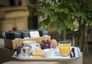 Daily buffet breakfast (EUR 13 per person)