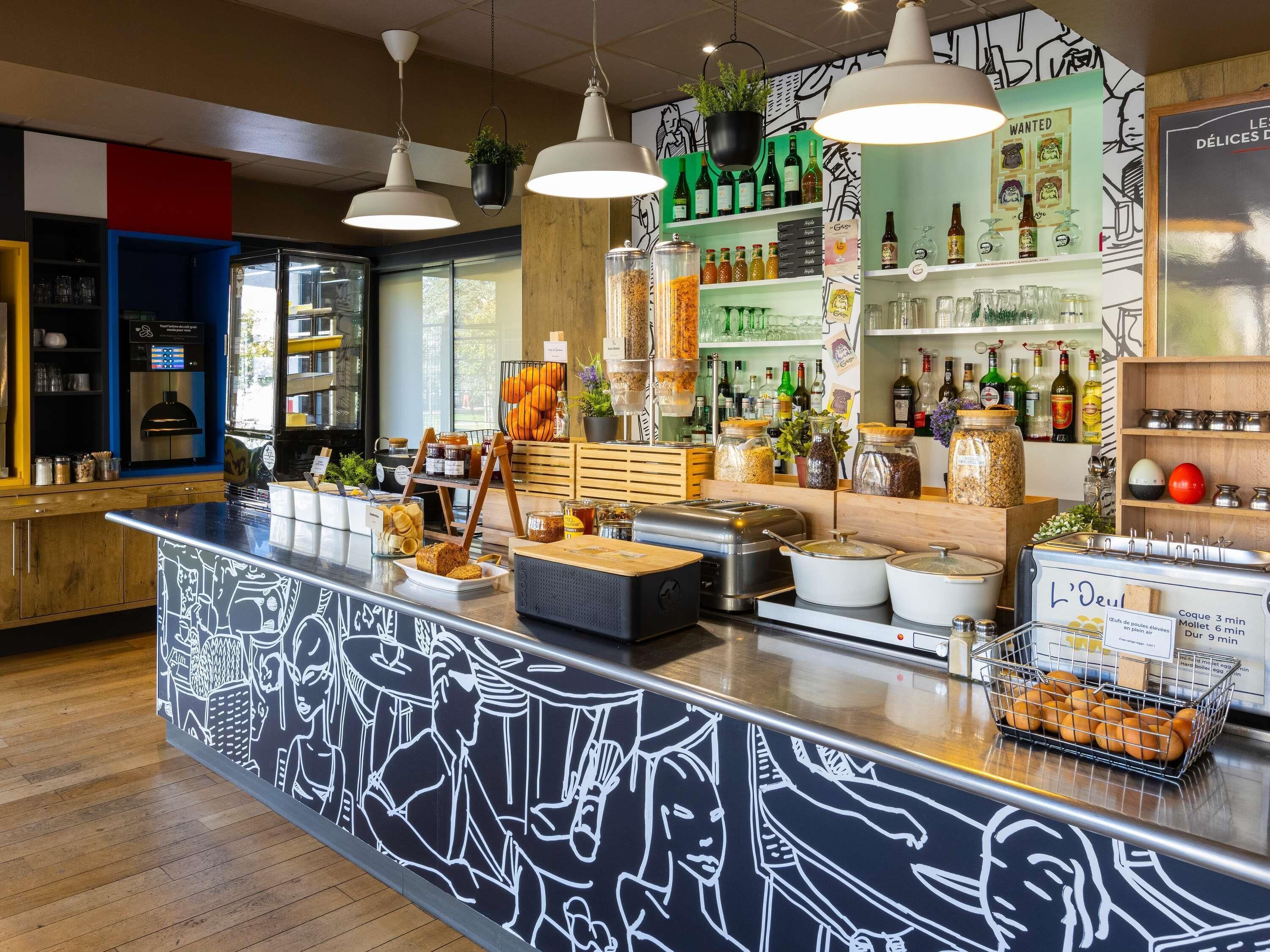 Petit déjeuner buffet servi tous les jours en supplément