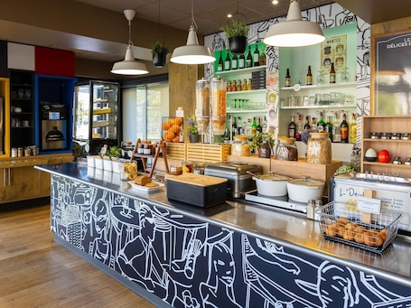 Desayuno buffet diario (EUR 12 por persona)