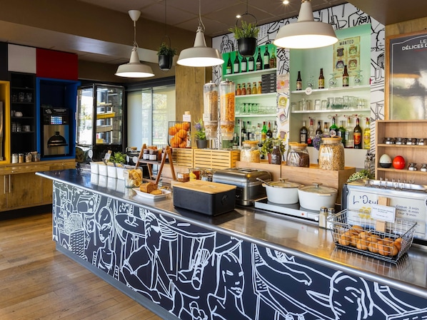 Buffet déjeuner (12 EUR par personne)