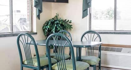 Econo Lodge Elkhart North