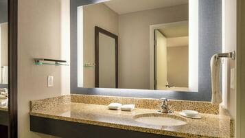 Studio, 1 King Bed with Sofa bed | Bathroom | Combined shower/bathtub, designer toiletries, hair dryer, towels