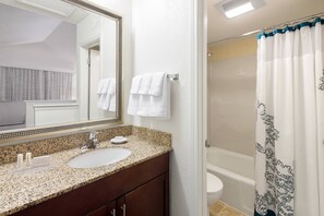 Combined shower/tub, designer toiletries, hair dryer, towels