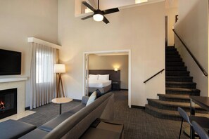 Penthouse, 2 Bedrooms | Premium bedding, individually furnished, desk, laptop workspace