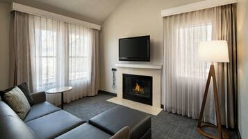 Penthouse, 2 Bedrooms | Living room