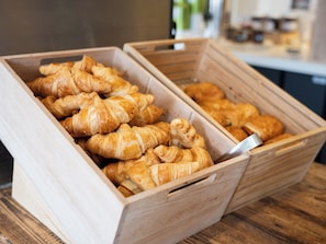 Wooden crates filled with croissants. - ibis Dijon Gare (Dijon)