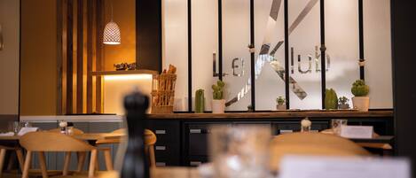 Lunch and dinner served, Regional cuisine