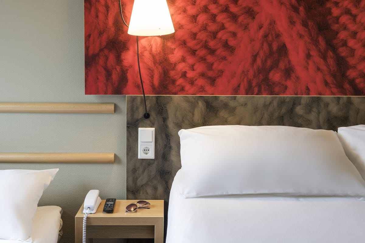 Chambre Triple Standard, plusieurs lits | Literie de qualité supérieure, bureau