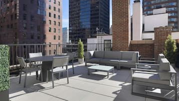 1 室のベッドルーム、低刺激性寝具、セーフティボックス (室内)、デスク