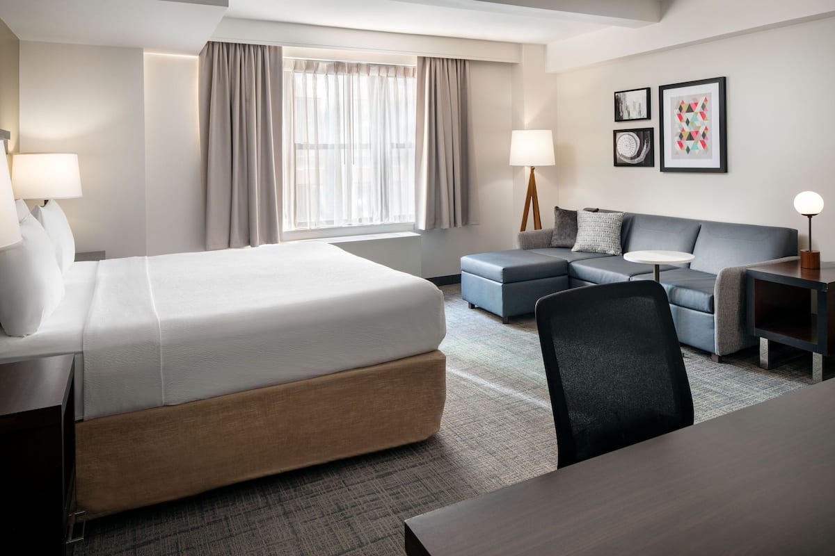 Studio, 1 King Bed with Sofa bed, Non Smoking, Corner | 1 bedroom, hypo-allergenic bedding, in-room safe, desk