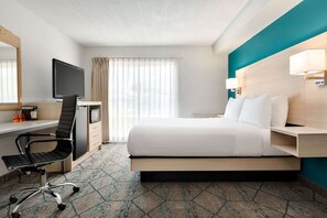 Chambre, 2 grands lits, non-fumeur (First Floor, Patio Door) | Bureau, espace de travail pour ordinateurs portables