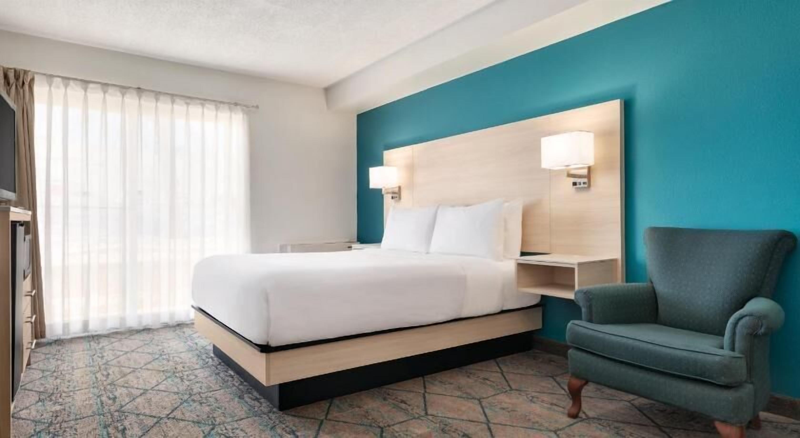 デスク、ノートパソコン用作業スペース、アイロン / アイロン台、WiFi (無料)