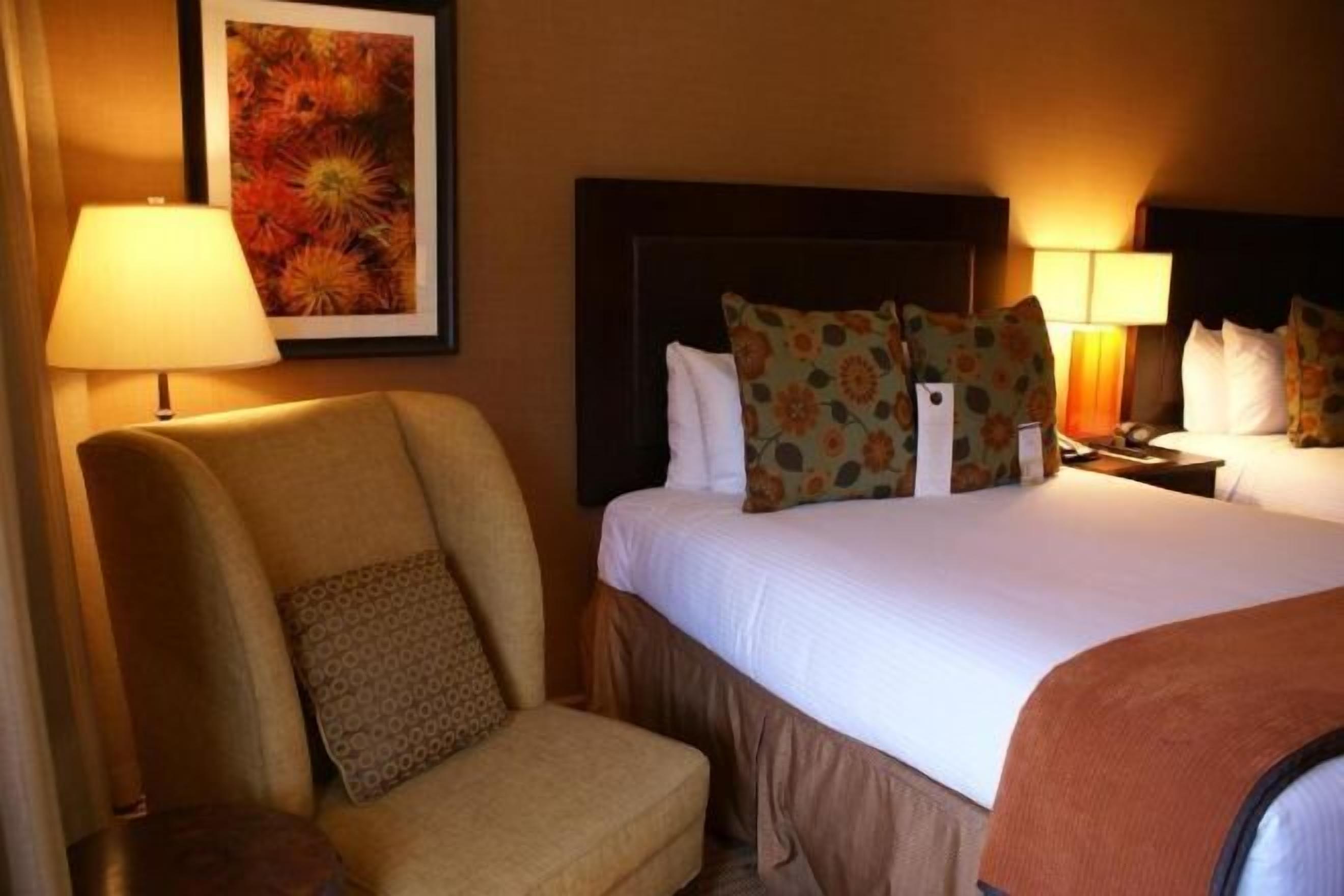 Hochwertige Bettwaren, Zimmersafe, Schreibtisch