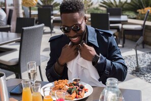 Breakfast, lunch and dinner served