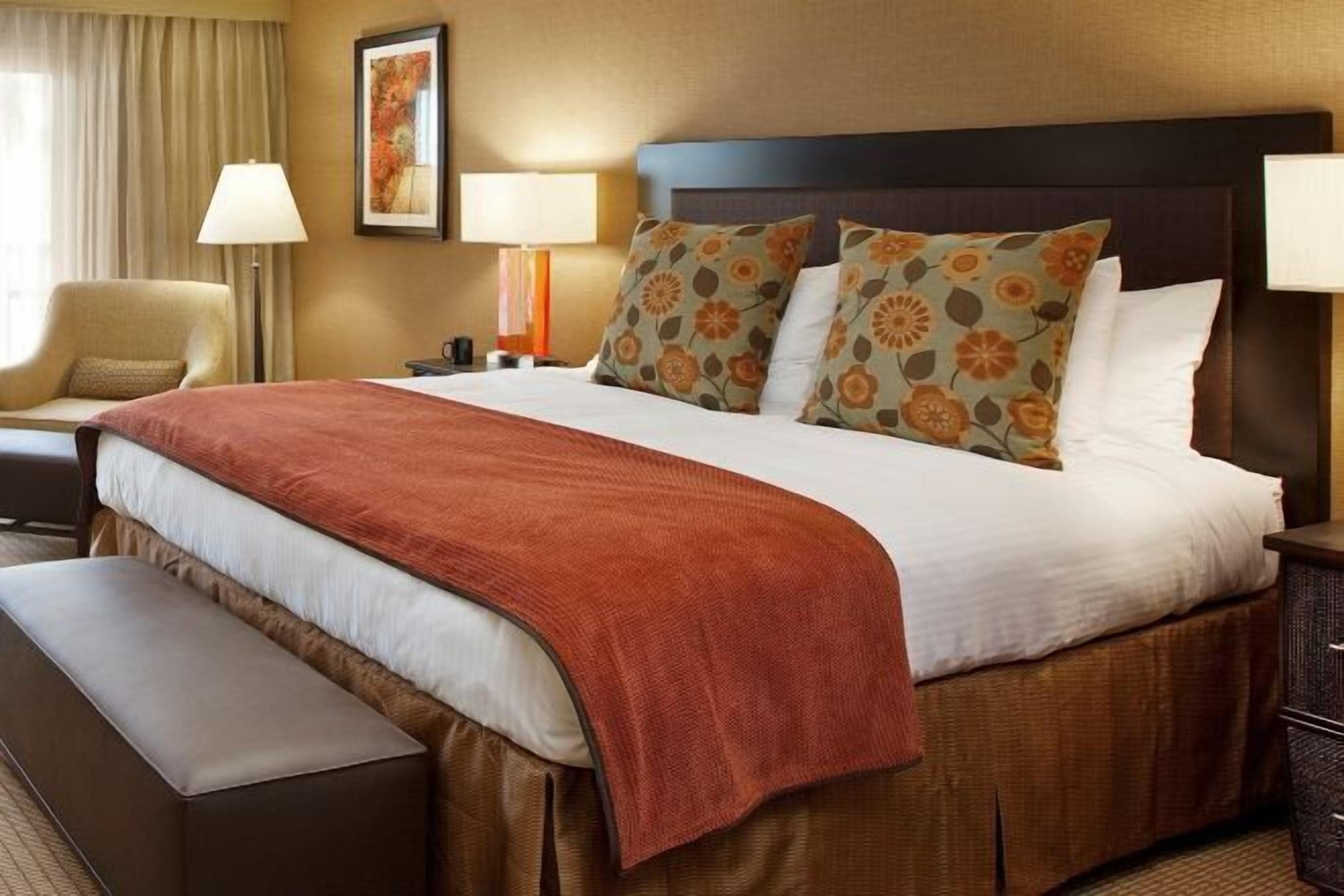 Hochwertige Bettwaren, Zimmersafe, Schreibtisch