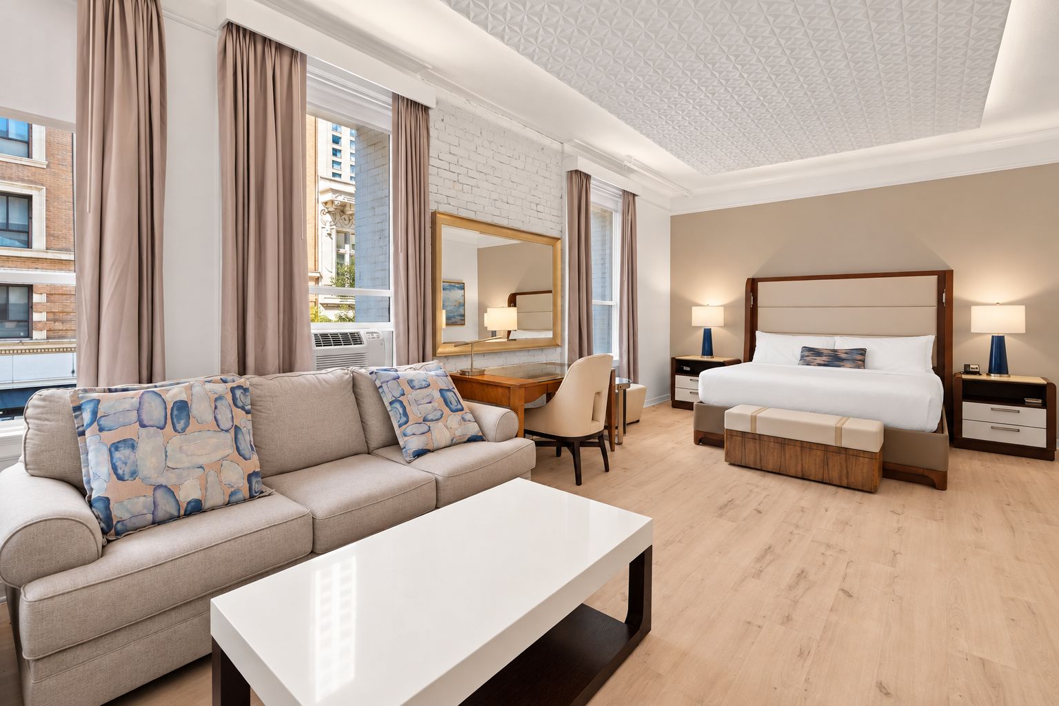 Junior Suite, 1 King Bed with Sofa bed