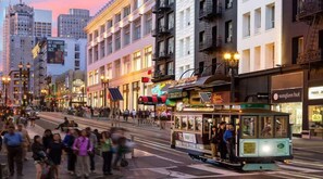 Premium bedding, down comforters, WiFi (free), bed sheets - Hotel Union Square (San Francisco)