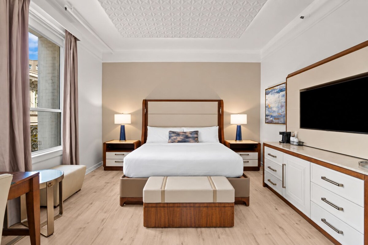 Junior Suite, 1 King Bed with Sofa bed | Premium bedding, down comforters, WiFi (free), bed sheets