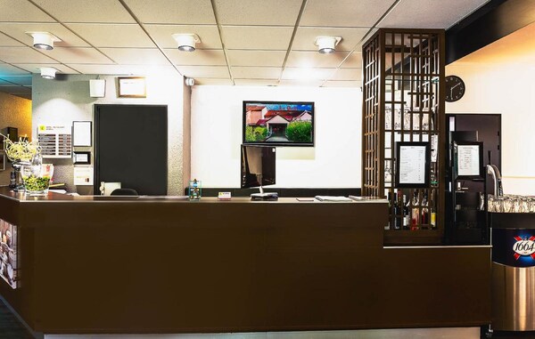 Logis Hôtel Restaurant Le Grill - Poligny