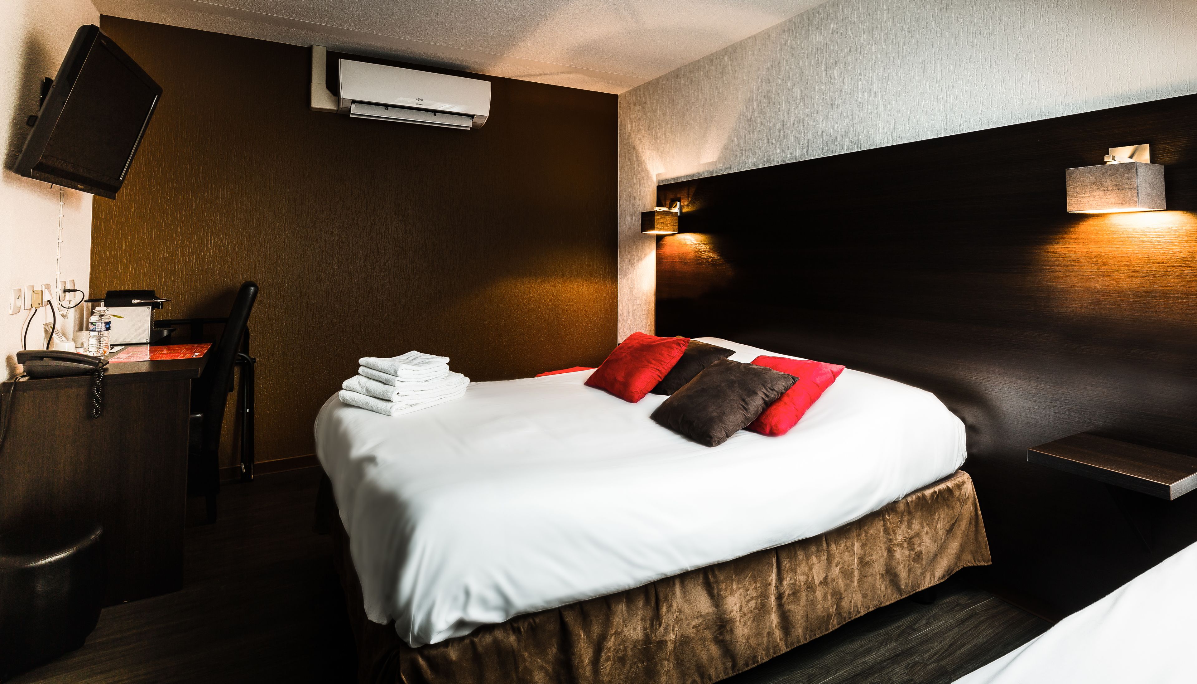 Foto - Logis Hotel Lons-le-Saunier - Restaurant Le Grill