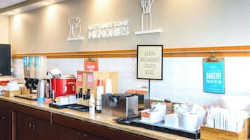 Café da manhã com buffet grátis todos os dias