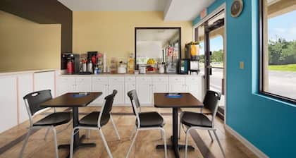 Rose Garden Inn & Suites