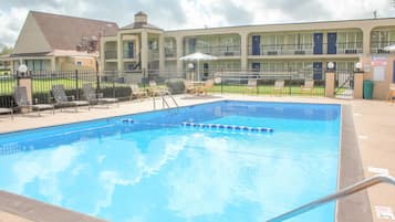 Outdoor pool, pool umbrellas, sun loungers