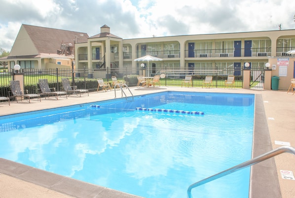 Outdoor pool, pool umbrellas, sun loungers