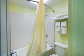 Combined shower/tub, free toiletries, hair dryer, towels - Super 8 by Wyndham Jackson MS Near the Fairgrounds (Jackson)