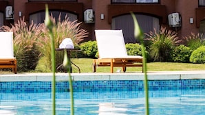 Outdoor pool - Wyndham Garden Montevideo Carrasco (Paso de Carrasco)