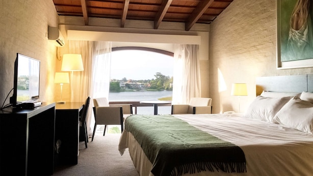 Superior Double Room | In-room safe, blackout curtains, soundproofing - Wyndham Garden Montevideo Carrasco (Paso de Carrasco)