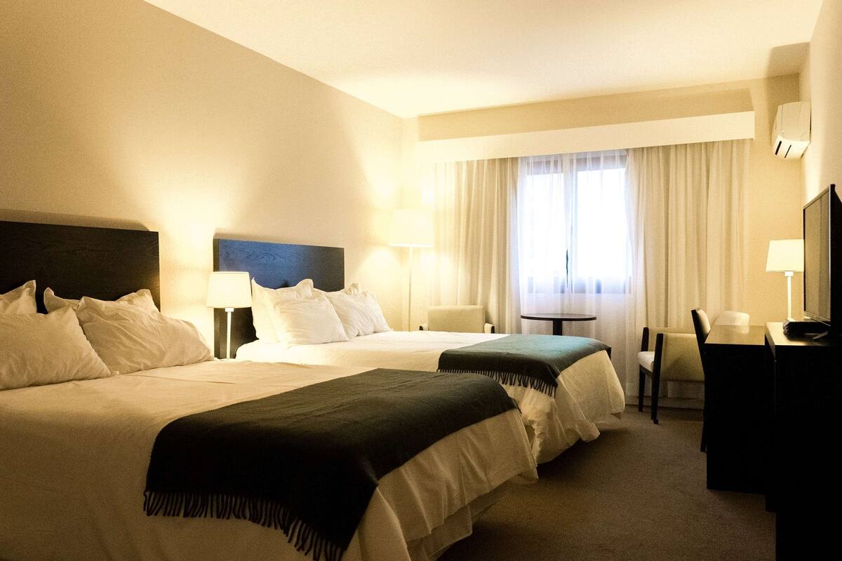 In-room safe, blackout curtains, soundproofing