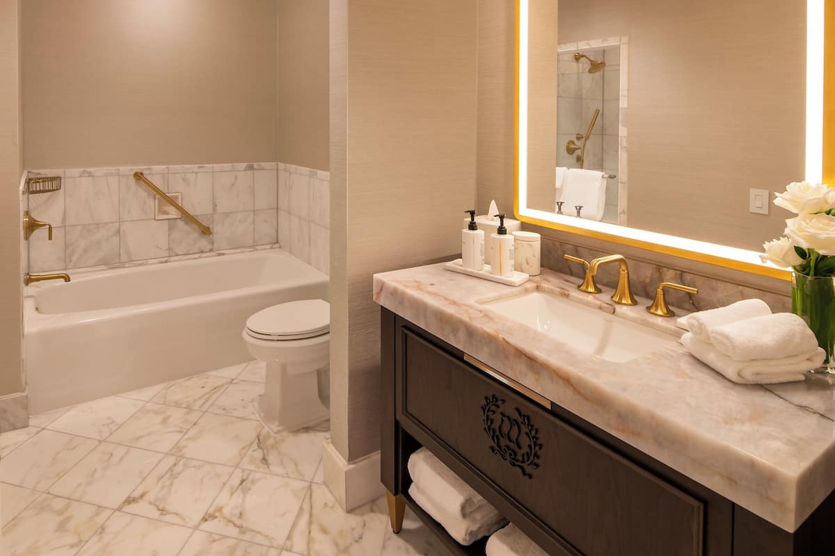 Suite, 2 Queen Beds (1 Bedroom)