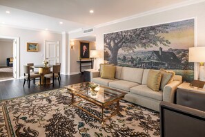 Suite, 1 King Bed (George Washington)